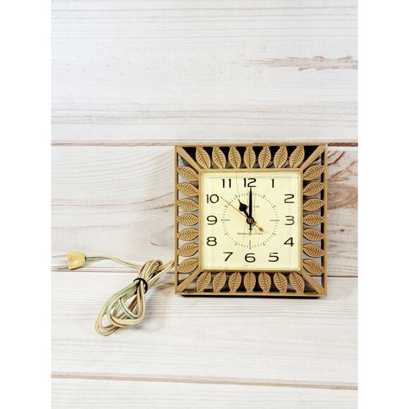 Vintage GE Electric Wallclock 2142K Yellow Leaf & Border Made USA 6.5x6.5 READ - Picture 1 of 14